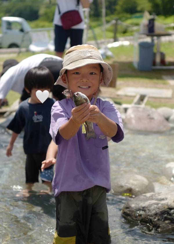 「東京＆山梨、家族で過ごす夏休み」武智志穂の沖縄でのんびり双子育児 Vol.60 | HugMug