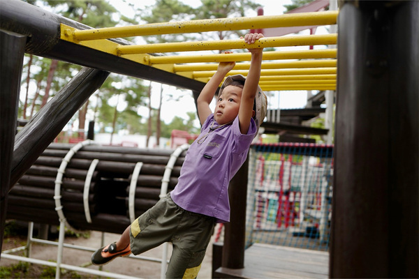 「東京＆山梨、家族で過ごす夏休み」武智志穂の沖縄でのんびり双子育児 Vol.60 | HugMug
