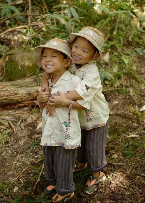 「東京＆山梨、家族で過ごす夏休み」武智志穂の沖縄でのんびり双子育児 Vol.60 | HugMug
