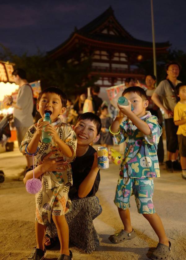 「東京＆山梨、家族で過ごす夏休み」武智志穂の沖縄でのんびり双子育児 Vol.60 | HugMug