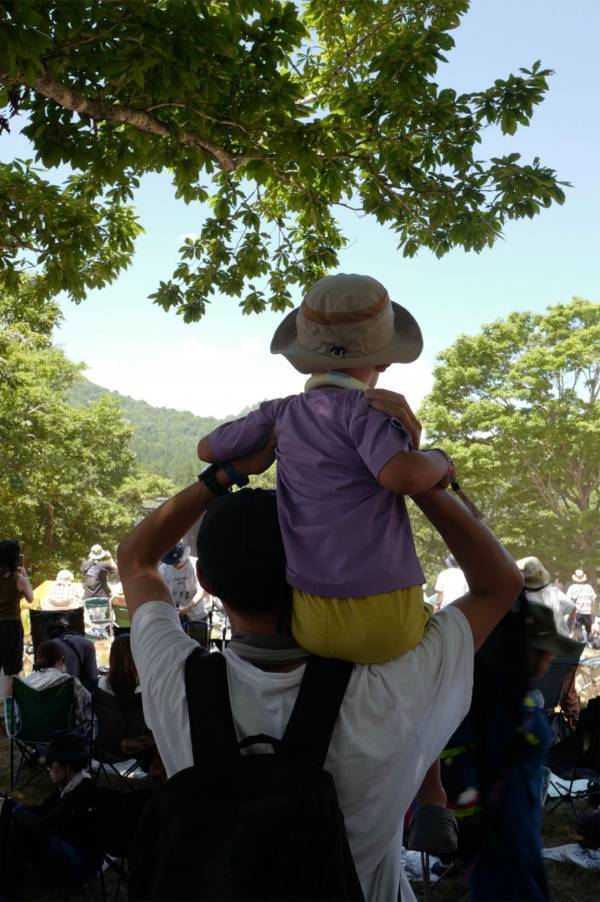 「東京＆山梨、家族で過ごす夏休み」武智志穂の沖縄でのんびり双子育児 Vol.60 | HugMug