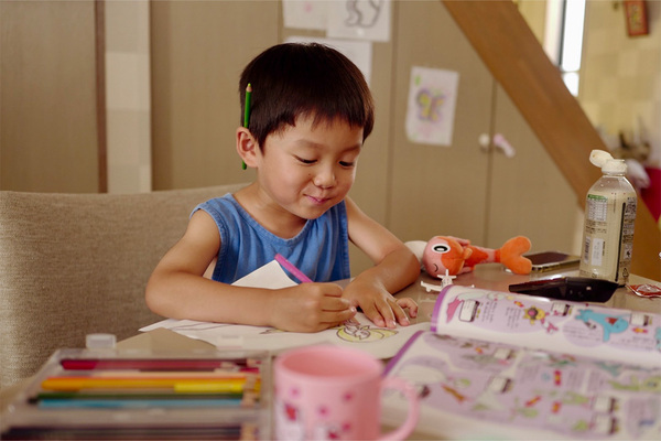 「東京＆山梨、家族で過ごす夏休み」武智志穂の沖縄でのんびり双子育児 Vol.60 | HugMug