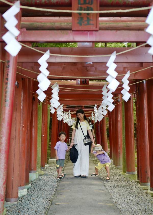 「東京＆山梨、家族で過ごす夏休み」武智志穂の沖縄でのんびり双子育児 Vol.60 | HugMug
