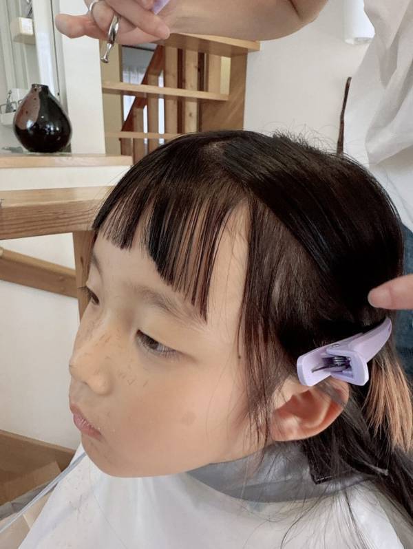 美容師ママが伝授！初心者でもできる子どもの前髪セルフカットのコツ3選 | HugMug