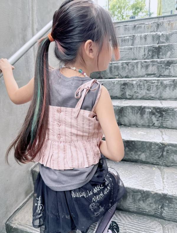 美容師ママが伝授！初心者でもできる子どもの前髪セルフカットのコツ3選 | HugMug