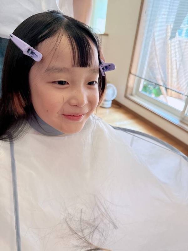 美容師ママが伝授！初心者でもできる子どもの前髪セルフカットのコツ3選 | HugMug