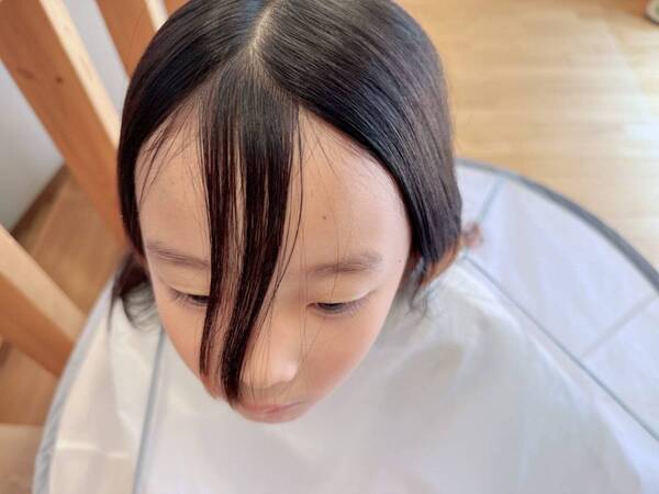 美容師ママが伝授！初心者でもできる子どもの前髪セルフカットのコツ3選 | HugMug