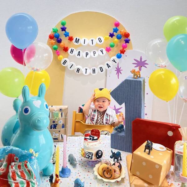 【1歳誕生日】を手作りで！おうちスタジオ風フォトブース＆選び取りカードの作り方 | HugMug