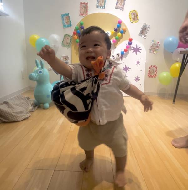 【1歳誕生日】を手作りで！おうちスタジオ風フォトブース＆選び取りカードの作り方 | HugMug