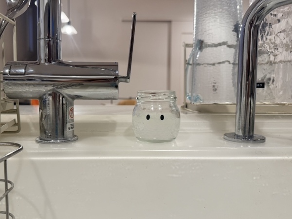 【親子で工作】自由研究にも！保冷剤を使った消臭剤作り | HugMug