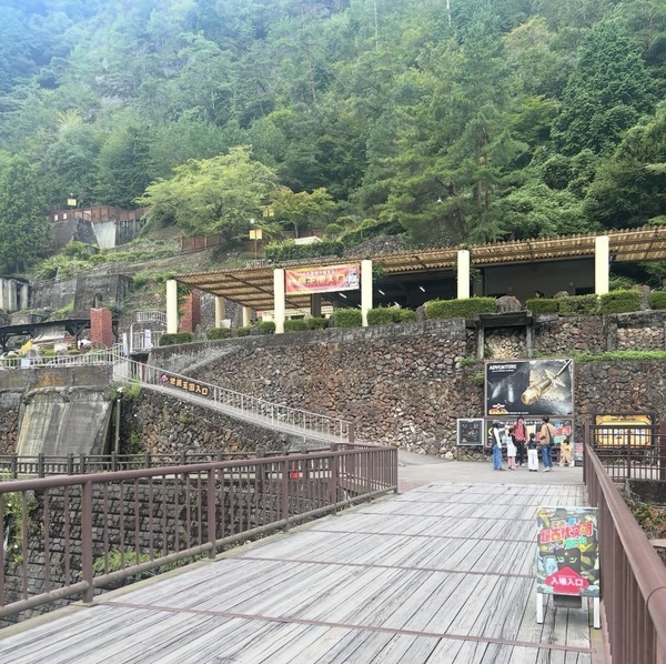 洞窟内は真夏でも17℃！【地底王国 美川ムーバレー】で謎解き冒険＆宝石探し体験 | HugMug