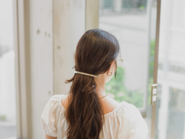 忙しい朝でも即おしゃれ！今どきヘアアクセ6選。美容師ママがやってる可愛い付け方【ボブ&amp;ロング必見】 | HugMug