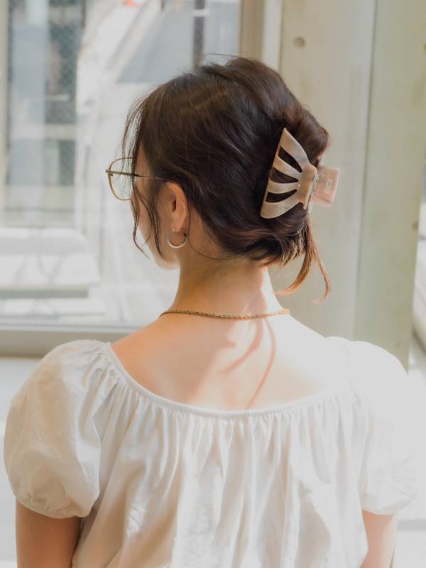 忙しい朝でも即おしゃれ！今どきヘアアクセ6選。美容師ママがやってる可愛い付け方【ボブ&amp;ロング必見】 | HugMug