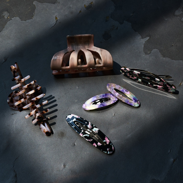 忙しい朝でも即おしゃれ！今どきヘアアクセ6選。美容師ママがやってる可愛い付け方【ボブ&amp;ロング必見】 | HugMug