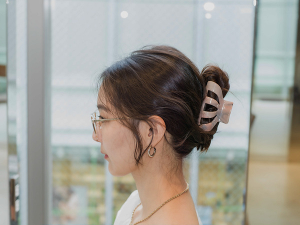 忙しい朝でも即おしゃれ！今どきヘアアクセ6選。美容師ママがやってる可愛い付け方【ボブ&amp;ロング必見】 | HugMug