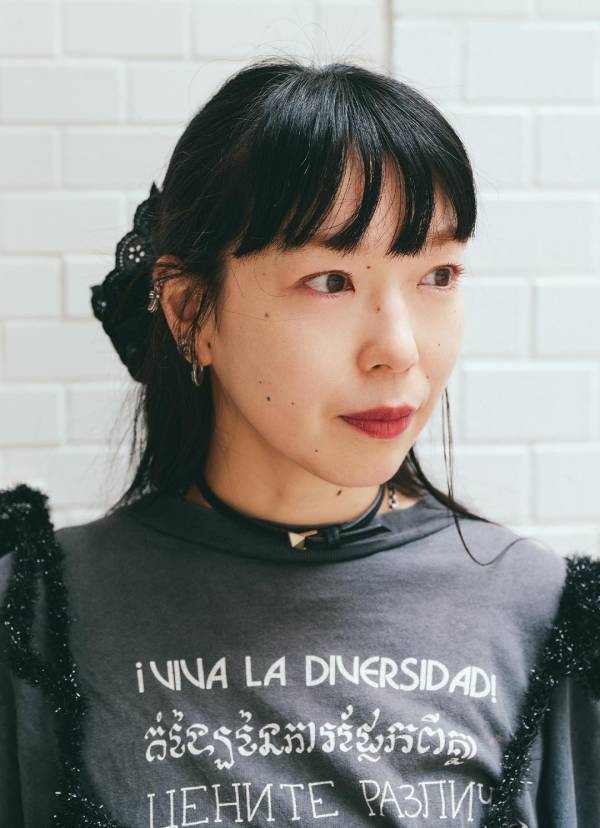 ニットビスチェで一足先に秋気分♪ 暑い9月でも着たいモノトーンコーデ術 | HugMug