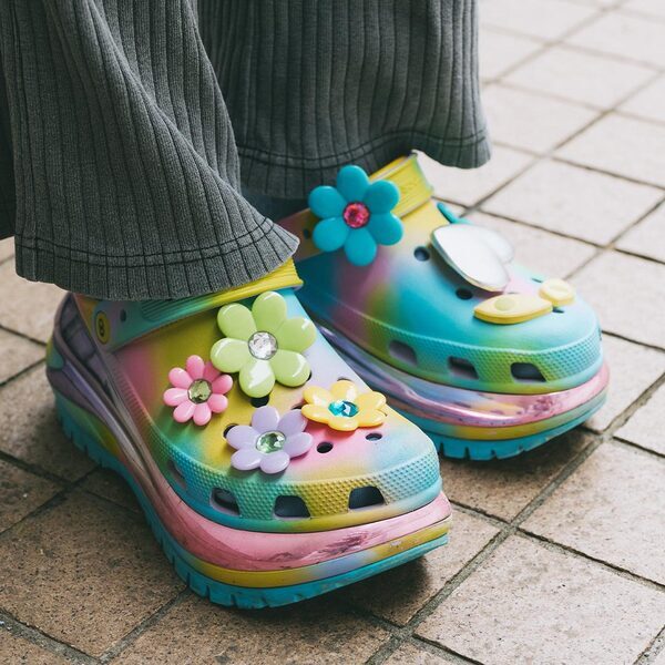 ニットビスチェで一足先に秋気分♪ 暑い9月でも着たいモノトーンコーデ術 | HugMug