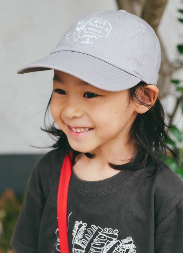 秋のトレンドカラー”赤”をアクセントに！ 最旬ブラックコーデ | HugMug