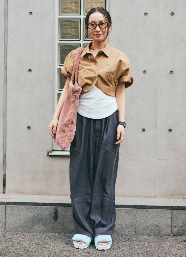 脱・マンネリ化！ 1枚でサマ見えが叶う【クロップドシャツ】で残暑コーデ | HugMug