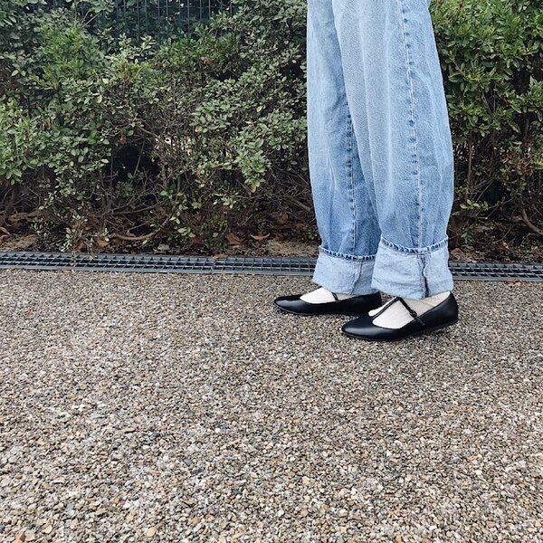 3,990円には見えない！「UNIQLO:C」の高見えTストラップシューズが優秀すぎ | HugMug