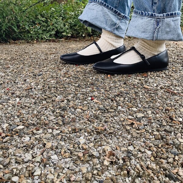 3,990円には見えない！「UNIQLO:C」の高見えTストラップシューズが優秀すぎ | HugMug