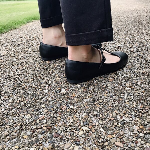 3,990円には見えない！「UNIQLO:C」の高見えTストラップシューズが優秀すぎ | HugMug