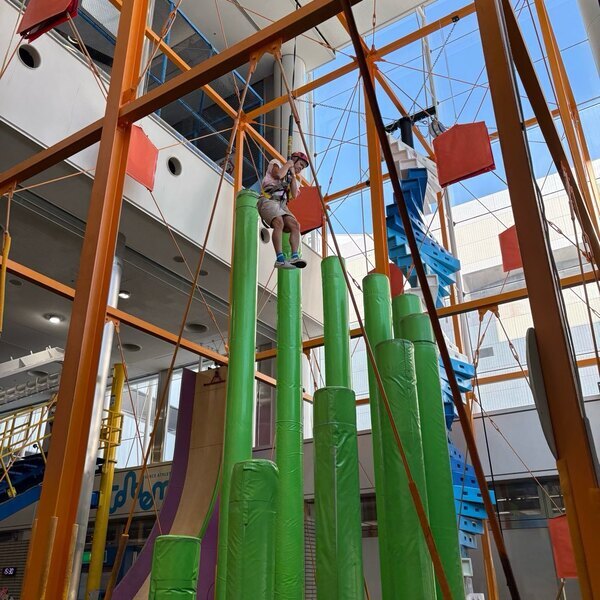 屋内アスレチック【トンデミ平和島】親子でスリル満点のクライミング＆トランポリン体験 | HugMug