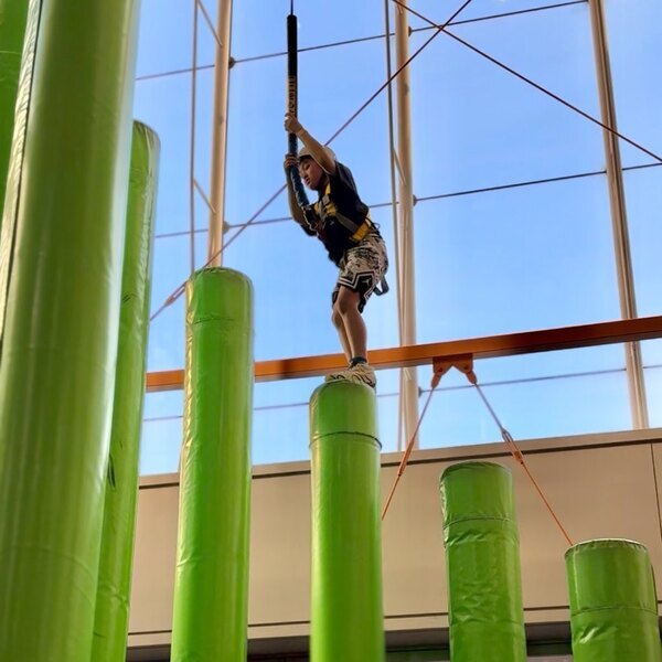 屋内アスレチック【トンデミ平和島】親子でスリル満点のクライミング＆トランポリン体験 | HugMug