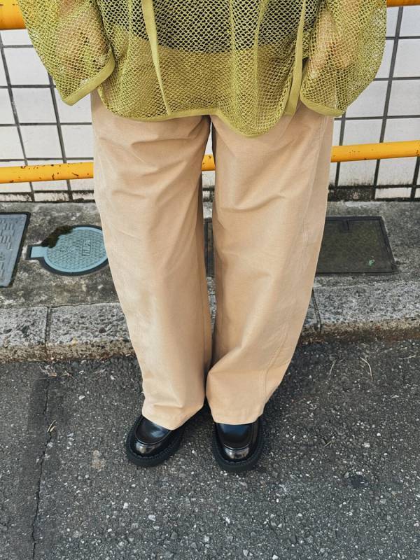 【UNIQLO:C】新作シューズ＆パンツでつくる！ 秋コーデ高見えアイテム4選 | HugMug