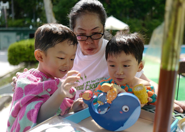 「親子で楽しめるパーティゲーム6選」武智志穂の沖縄でのんびり双子育児 Vol.61 | HugMug