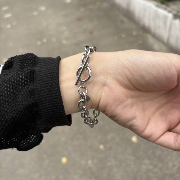 【3COINS】550円から買える！錆びない・変色しないステンレスアクセが神すぎた | HugMug