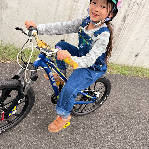 子どもの足の成長を守る！今話題の【ベアフットシューズ】3つの魅力 | HugMug