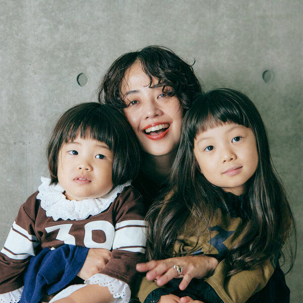 親子コーデ・バッグの中身・子育て全部見せ！【VOL.3『Uhr』ディレクター・濱中鮎子さん】 | HugMug