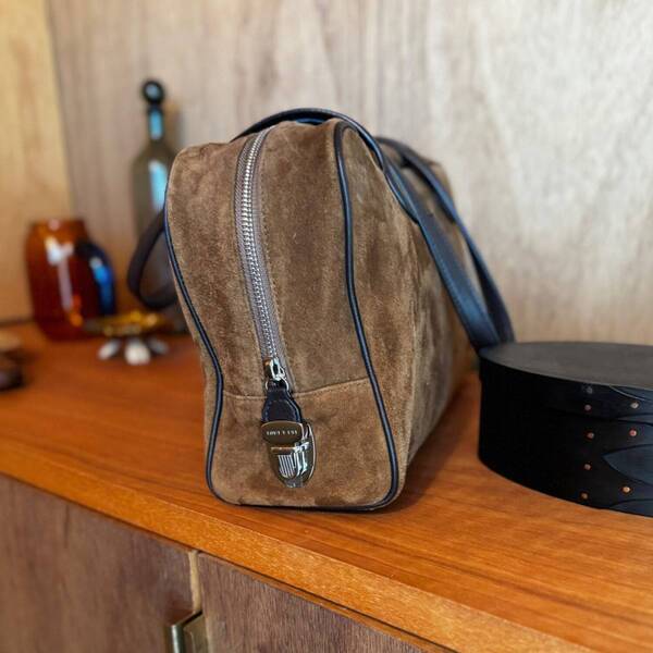 4万以内で手に入る！秋冬トレンドのスウェードバッグは【TOUT Y EST】がおすすめ | HugMug