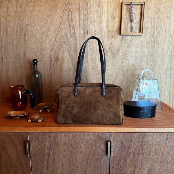 4万以内で手に入る！秋冬トレンドのスウェードバッグは【TOUT Y EST】がおすすめ | HugMug