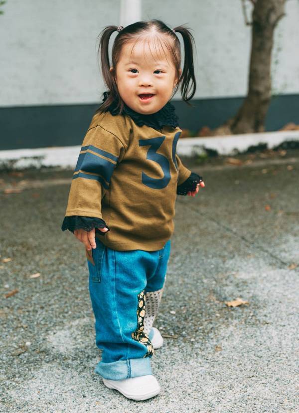 秋のトレンド「ブラウン」はこう着る！ ニットビスチェで技ありコーデ | HugMug