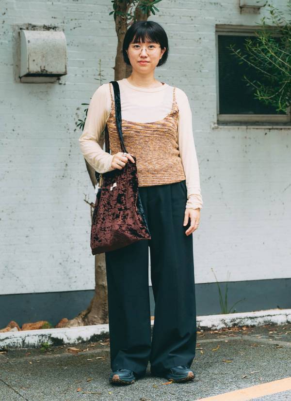 秋のトレンド「ブラウン」はこう着る！ ニットビスチェで技ありコーデ | HugMug