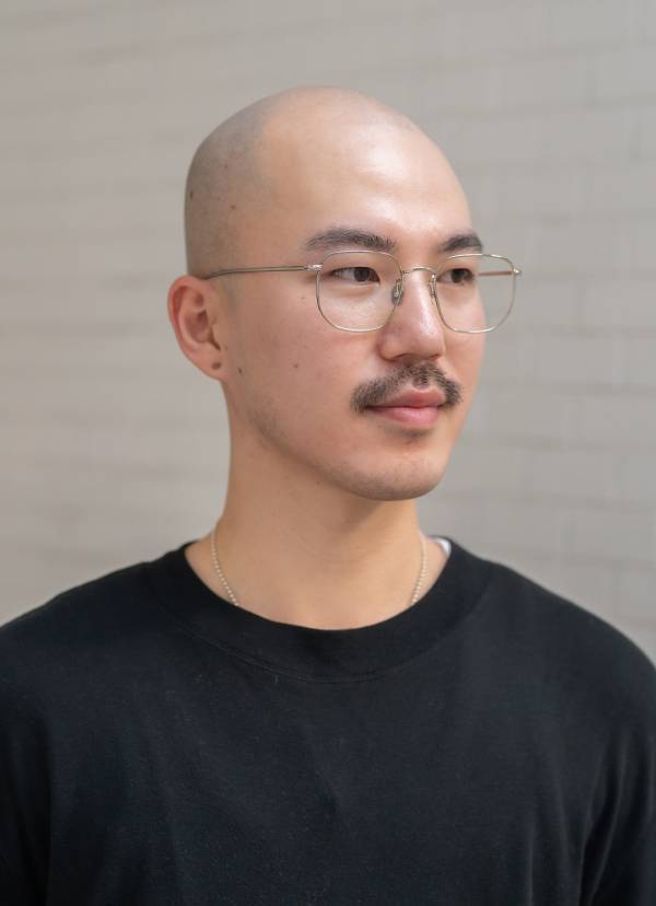 モノトーン×ピンクを仲良しシェア！ モード派家族のリンクコーデ術 | HugMug