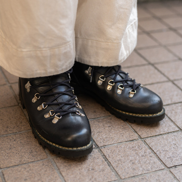 モノトーン×ピンクを仲良しシェア！ モード派家族のリンクコーデ術 | HugMug