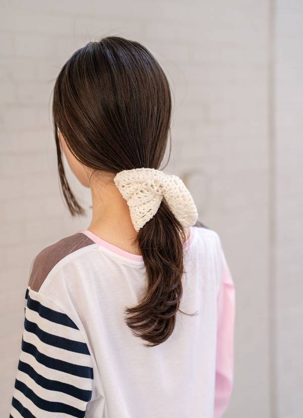 モノトーン×ピンクを仲良しシェア！ モード派家族のリンクコーデ術 | HugMug