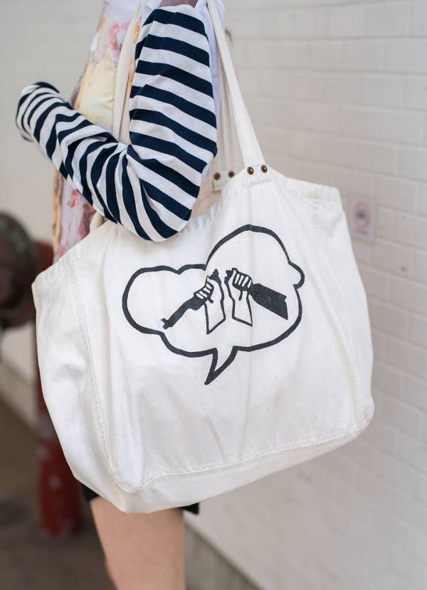 モノトーン×ピンクを仲良しシェア！ モード派家族のリンクコーデ術 | HugMug