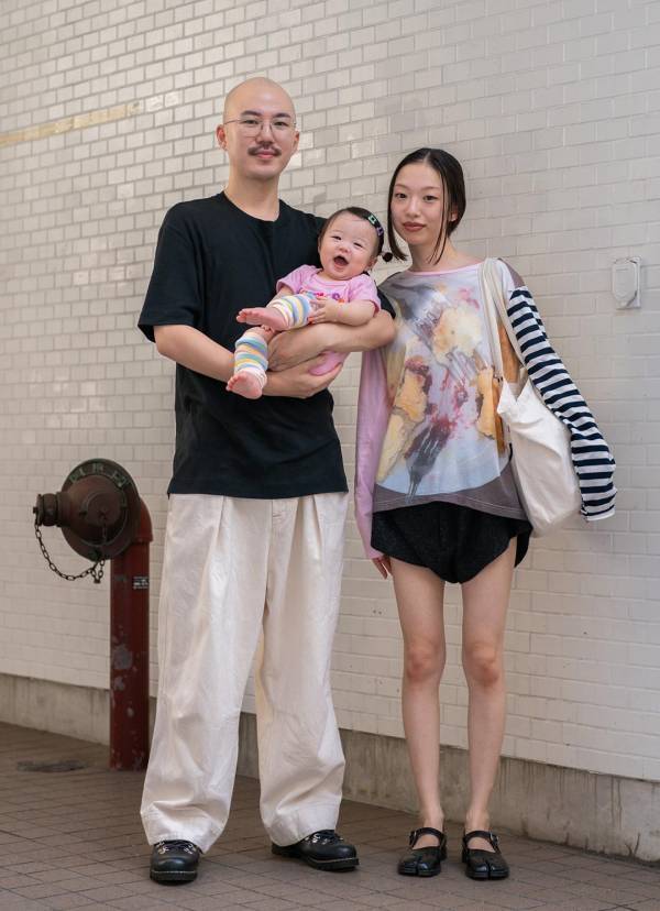 モノトーン×ピンクを仲良しシェア！ モード派家族のリンクコーデ術 | HugMug