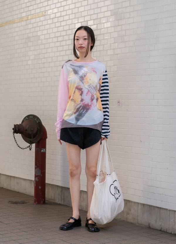 モノトーン×ピンクを仲良しシェア！ モード派家族のリンクコーデ術 | HugMug