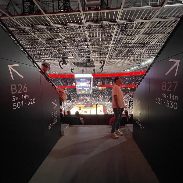 お台場新名所【TOYOTAアリーナ東京】で子連れバスケ観戦！キッズエリアやファミリールームなど嬉しい設備満載 | HugMug