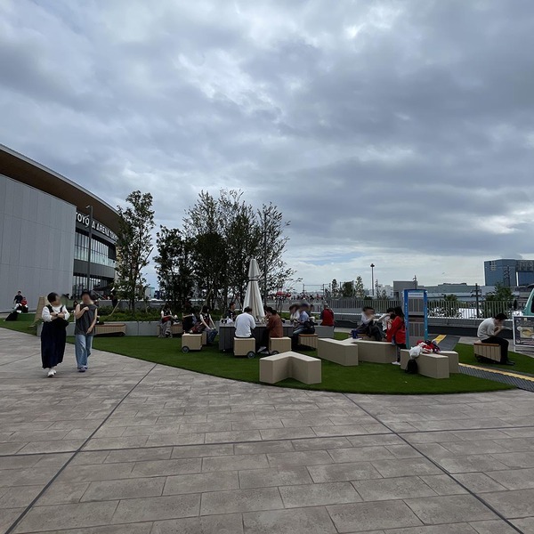 お台場新名所【TOYOTAアリーナ東京】で子連れバスケ観戦！キッズエリアやファミリールームなど嬉しい設備満載 | HugMug