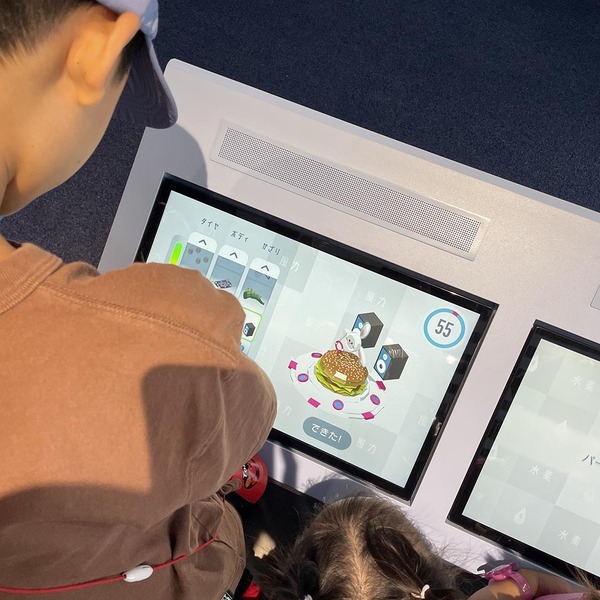 お台場新名所【TOYOTAアリーナ東京】で子連れバスケ観戦！キッズエリアやファミリールームなど嬉しい設備満載 | HugMug