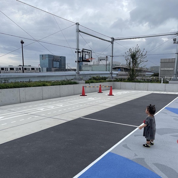 お台場新名所【TOYOTAアリーナ東京】で子連れバスケ観戦！キッズエリアやファミリールームなど嬉しい設備満載 | HugMug