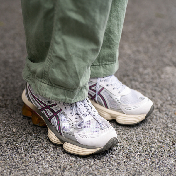 レースブラウス×オールインワンの技ありレイヤード術 | HugMug