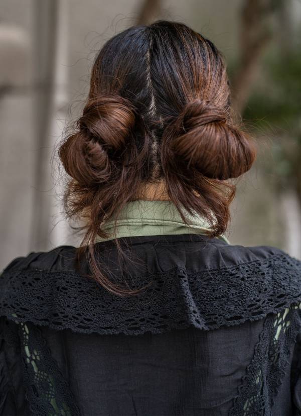 レースブラウス×オールインワンの技ありレイヤード術 | HugMug