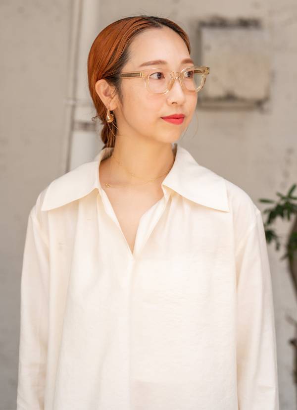 マンネリ化回避！きれいめシャツを格上げするコーデ術とは？ | HugMug